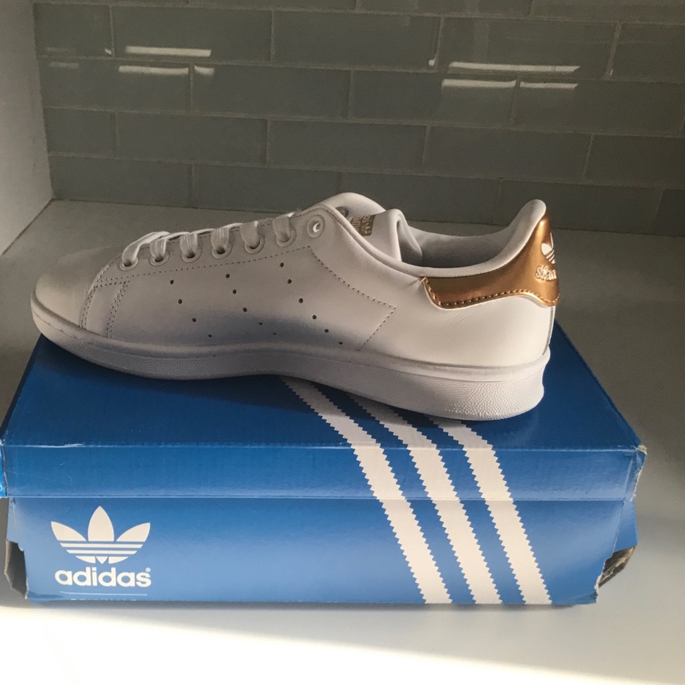 Addias Stan Smith -BRAND NEW size 7